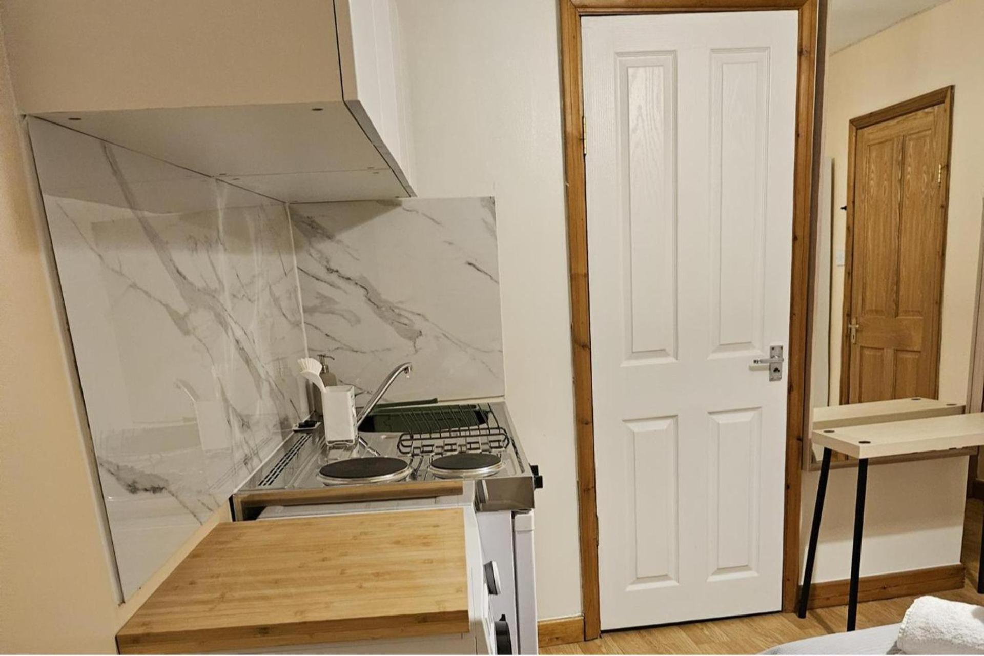 Cockfosters - - Sleeps 3 - Near Underground Apartamento Londres