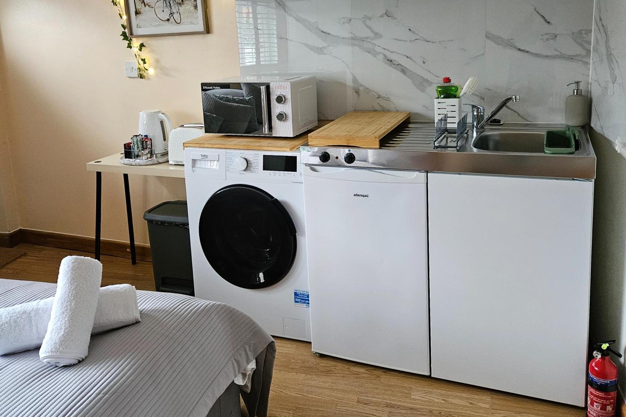 Cockfosters - - Sleeps 3 - Near Underground Apartamento