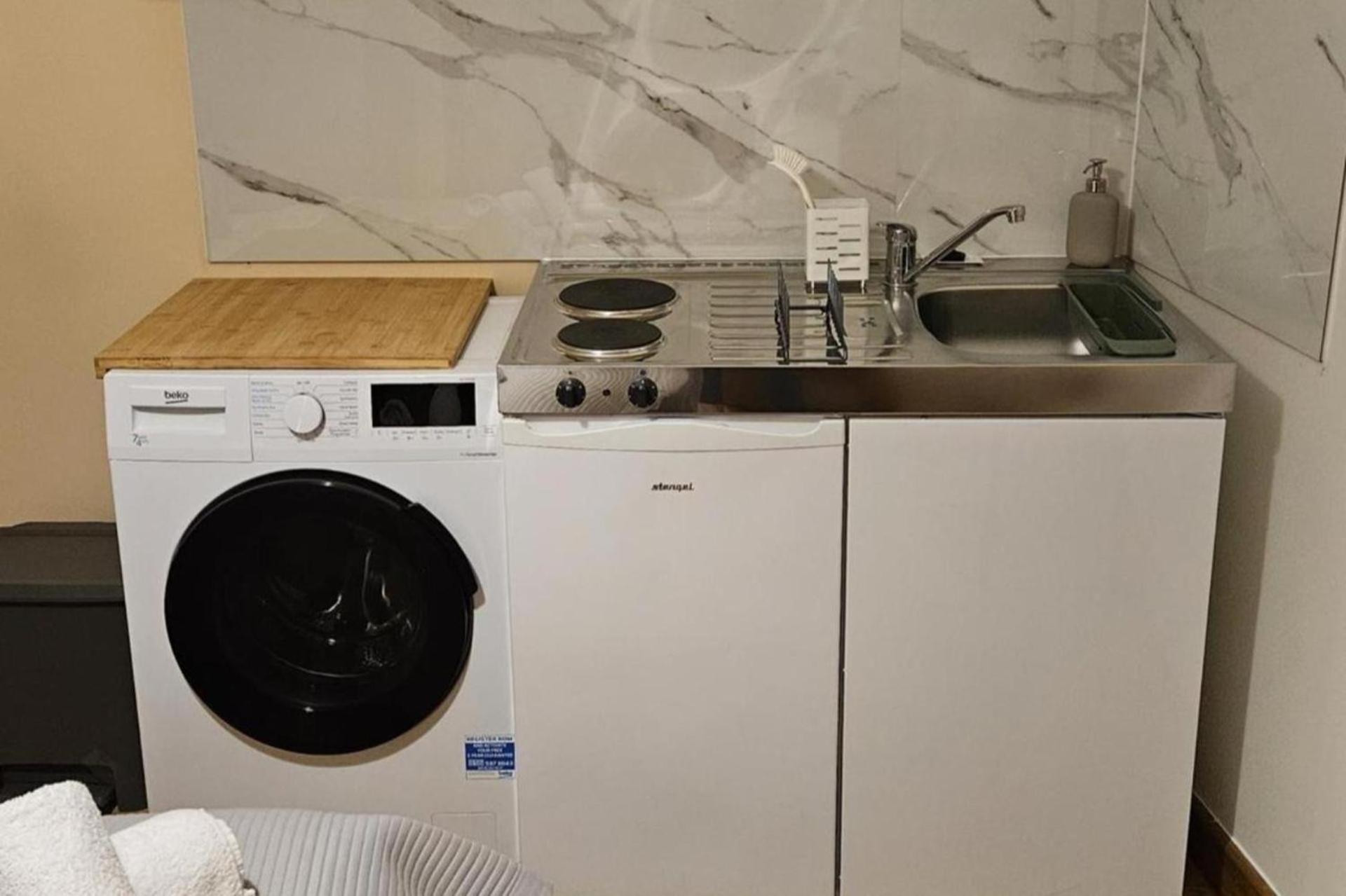 Cockfosters - - Sleeps 3 - Near Underground Apartamento